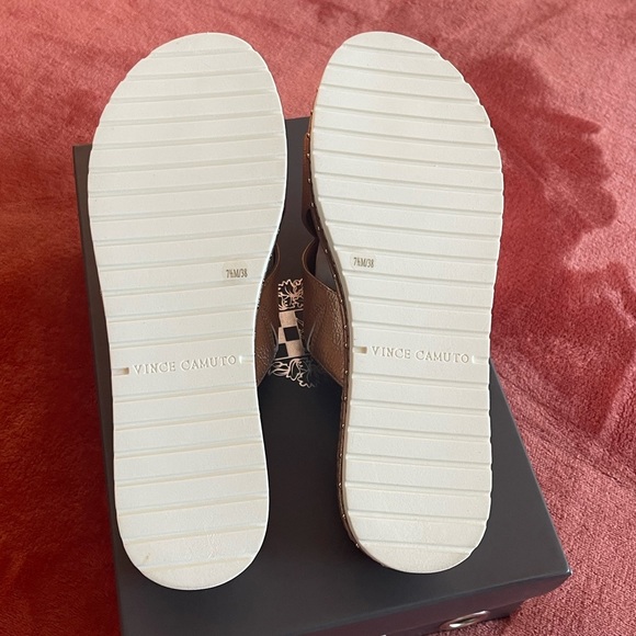 *NWT* ♡ Vince Camuto Slip On Platform Sandal​ - Picture 7 of 9